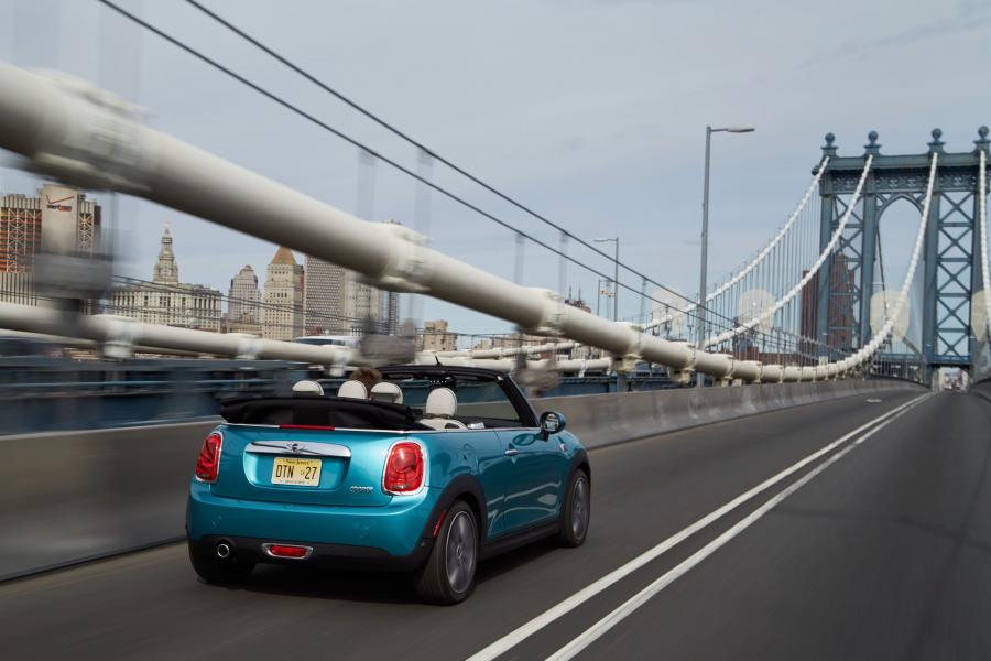  Mini Cooper Cabrio 2016 года  (US) (фото 5 из 26)